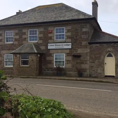Crown House & Bed and breakfast
